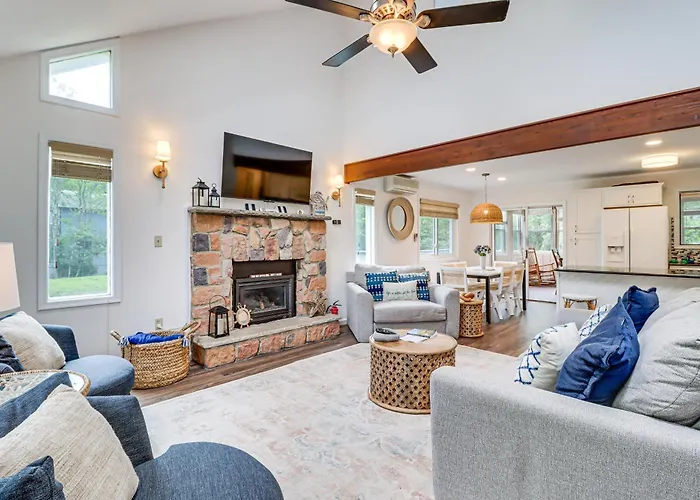 Albrightsville Home With Hot Tub, Walk To Lake Beach
