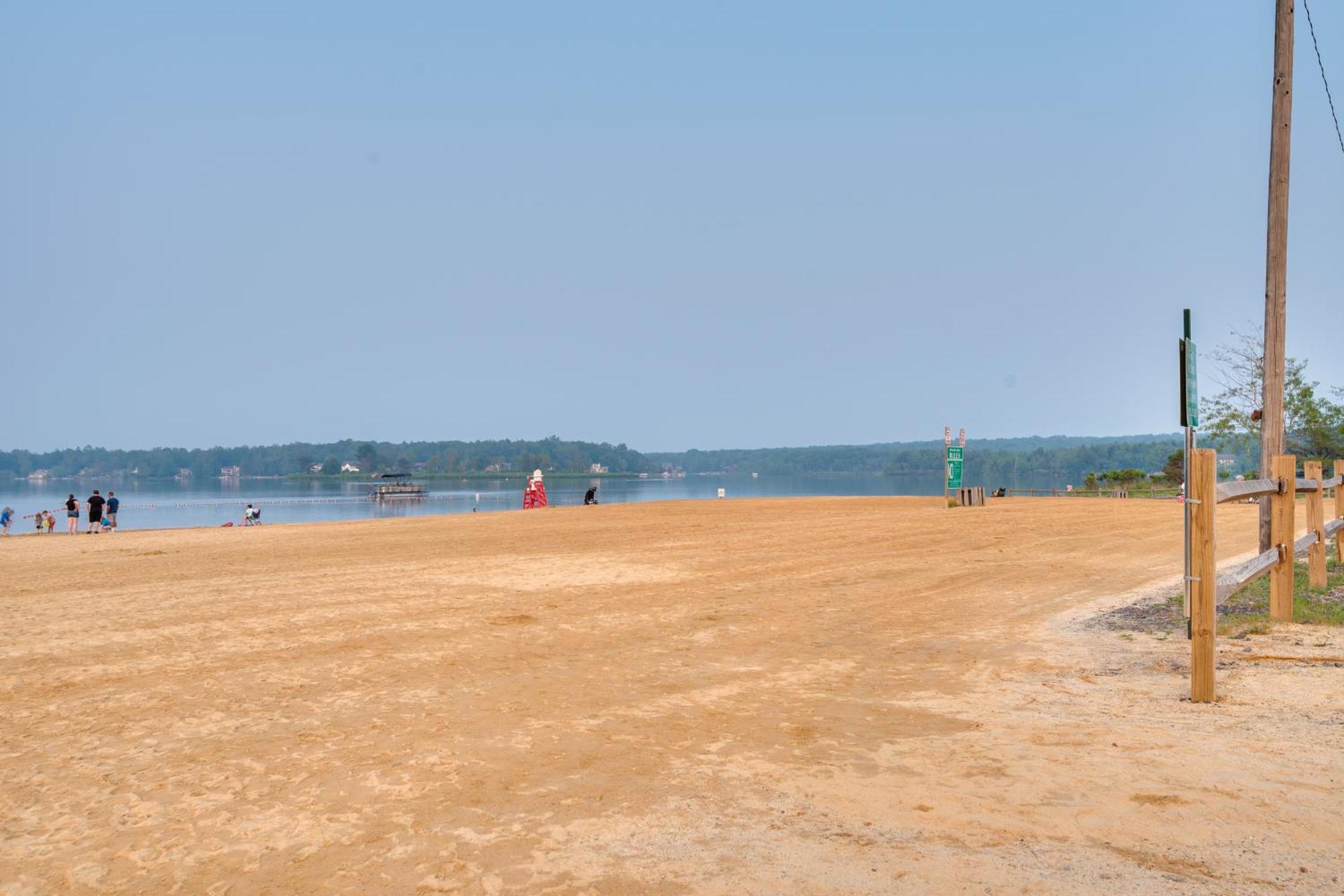 With Hot Tub, Walk To Holiday home Albrightsville