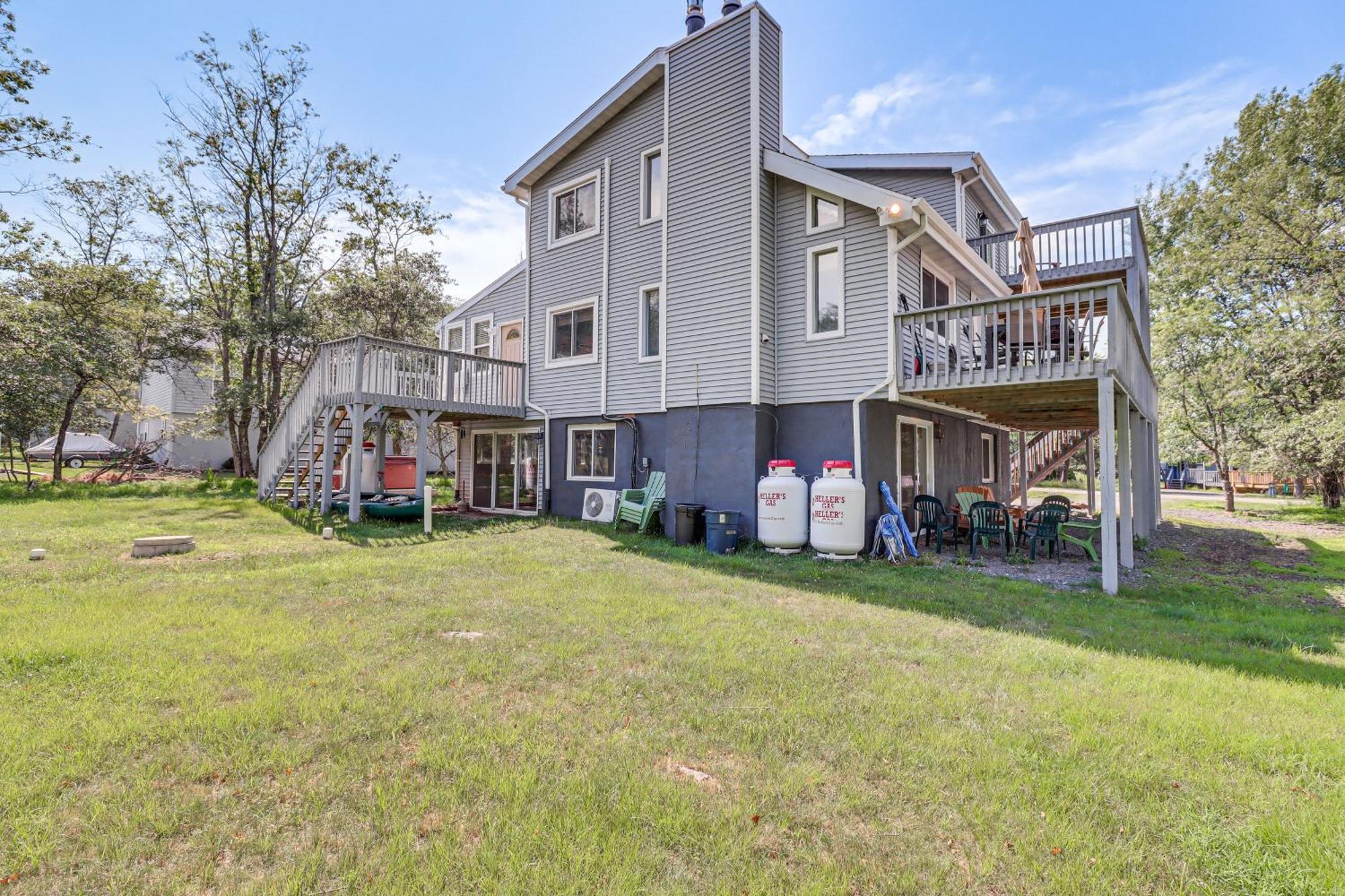 With Hot Tub, Walk To Holiday home Albrightsville