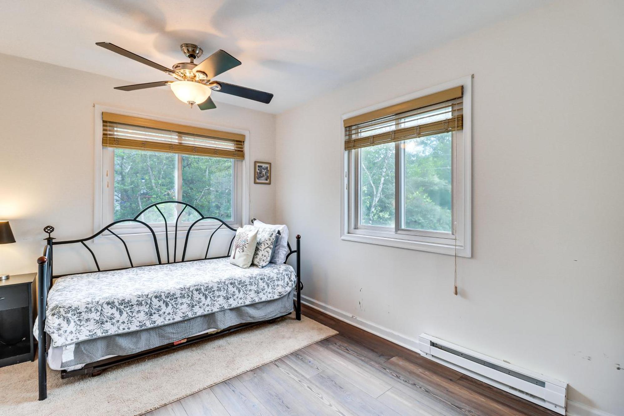 With Hot Tub, Walk To Holiday home Albrightsville