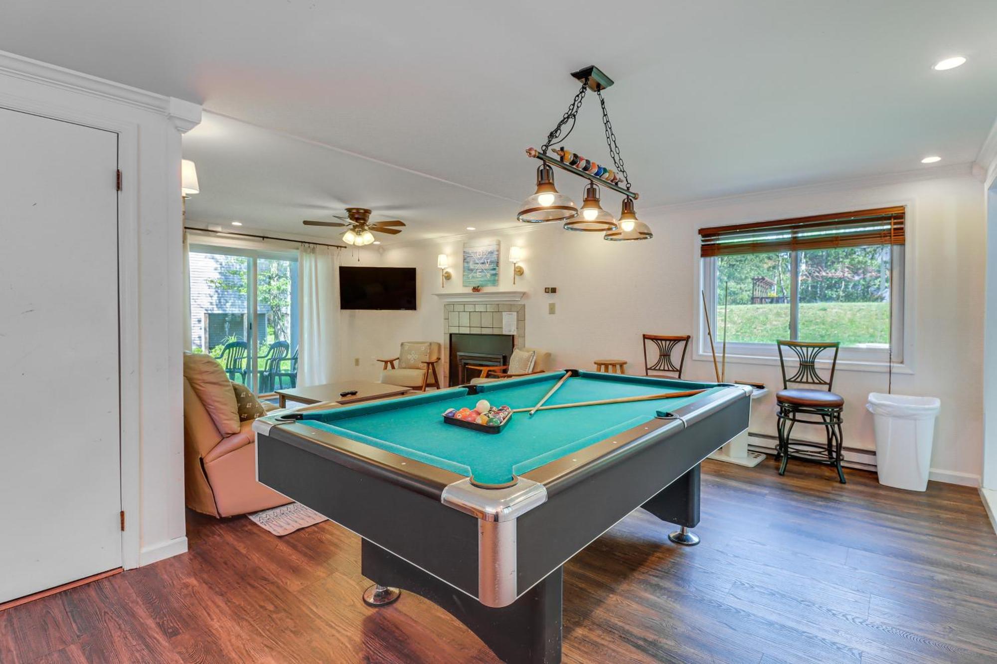 With Hot Tub, Walk To * Albrightsville