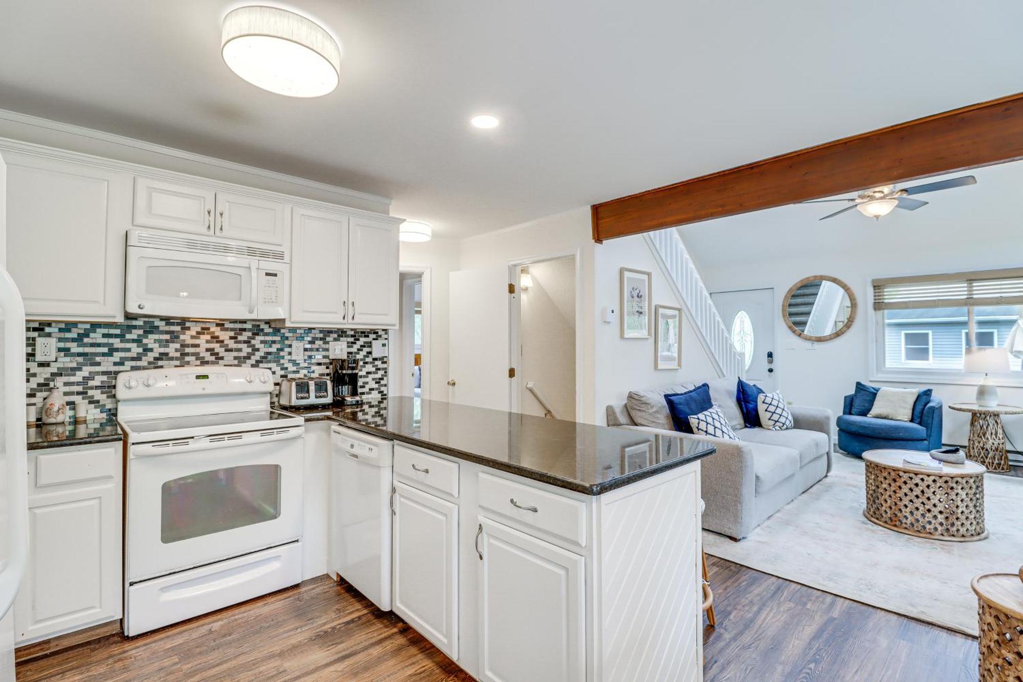 With Hot Tub, Walk To Holiday home