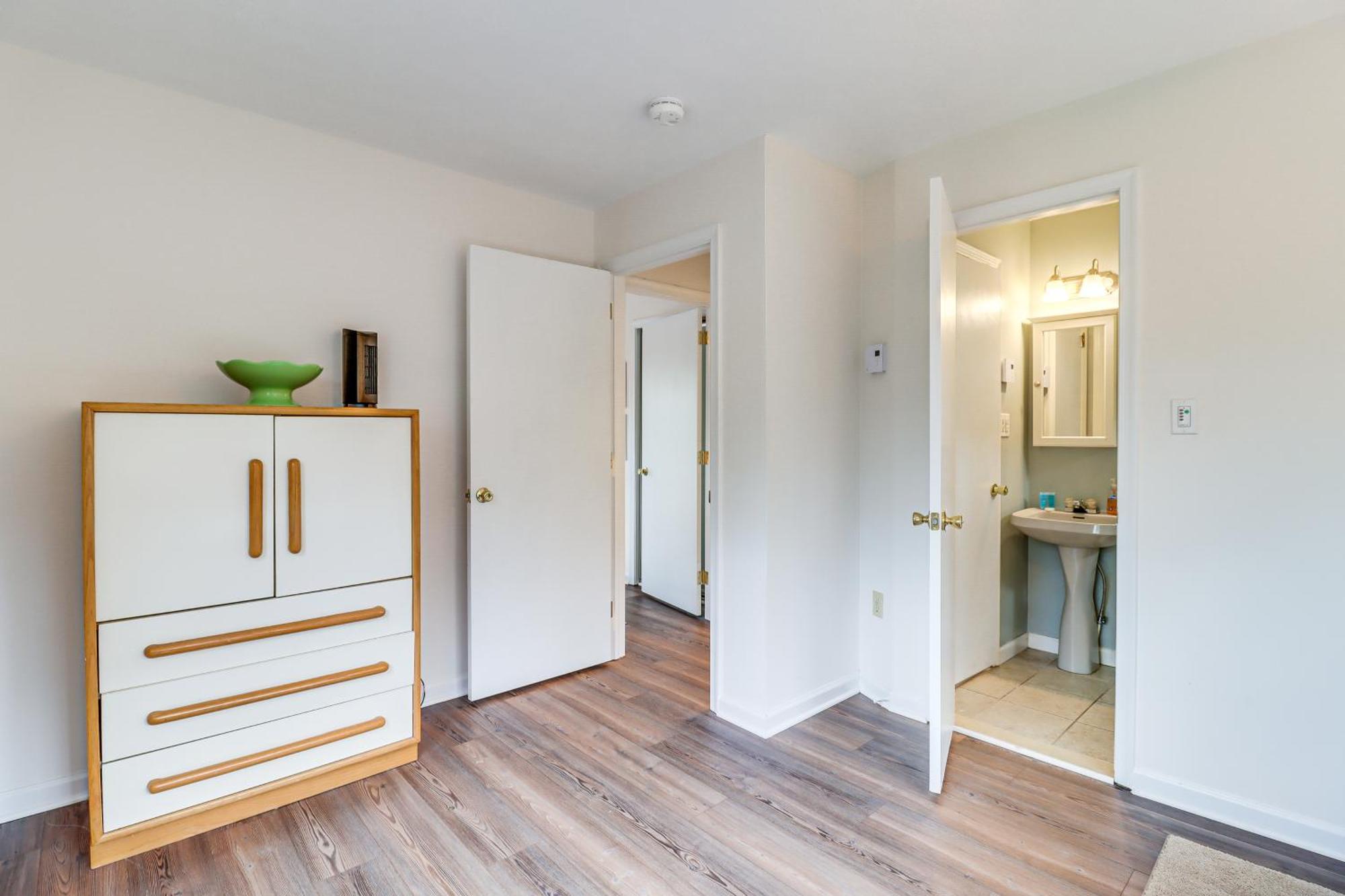 With Hot Tub, Walk To Holiday home Albrightsville